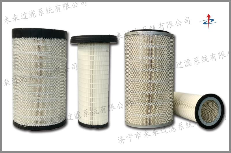 首先要打开发动机舱盖，确认爱游戏网页登录_爱游戏（中国）
的位置，一般在轿车里面打开机舱盖开关，然后，打开机舱盖，并用撑杆顶好
